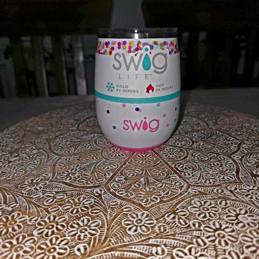 Swig NWT stainless steel wine glass tumbler 12oz confetti print